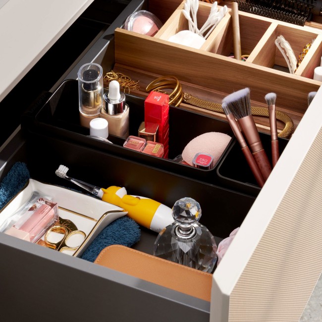 Тумба Xevolos E 980/475, з двома висувними ящиками, 54182390 Sand Matt Beige / Patterned Bronze